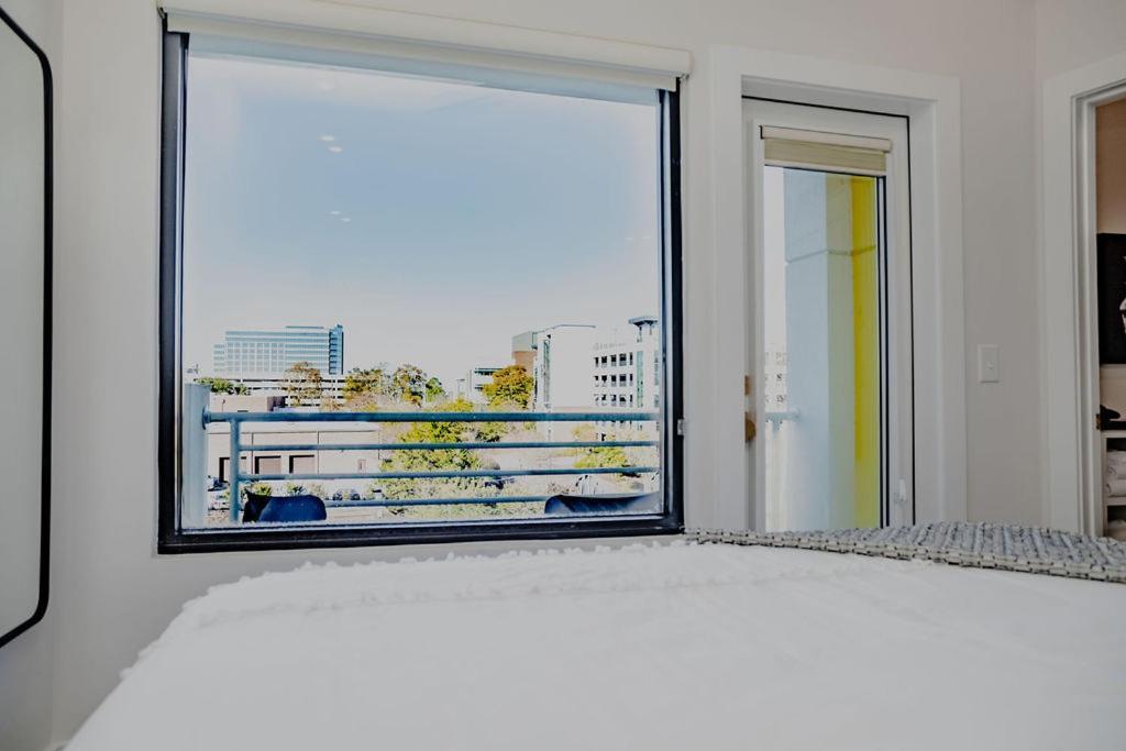 Отель The Hive 302 King With Balcony Уилмингтон Экстерьер фото